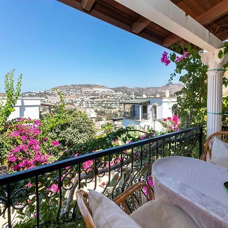 아파트 Lovely House With Captivating View In Gumusluk, Bodrum