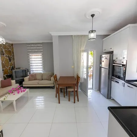 아파트 Lovely House With Captivating View In Gumusluk, Bodrum *