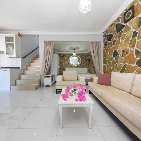 Lovely House With Captivating View In Gumusluk, Bodrum غوموشْلوك
