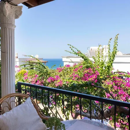 Lovely House With Captivating View In Gumusluk, Bodrum شقة *