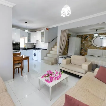 Lovely House With Captivating View In Gumusluk, Bodrum 규무슬럭