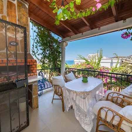 Lovely House With Captivating View In Gumusluk, Bodrum شقة